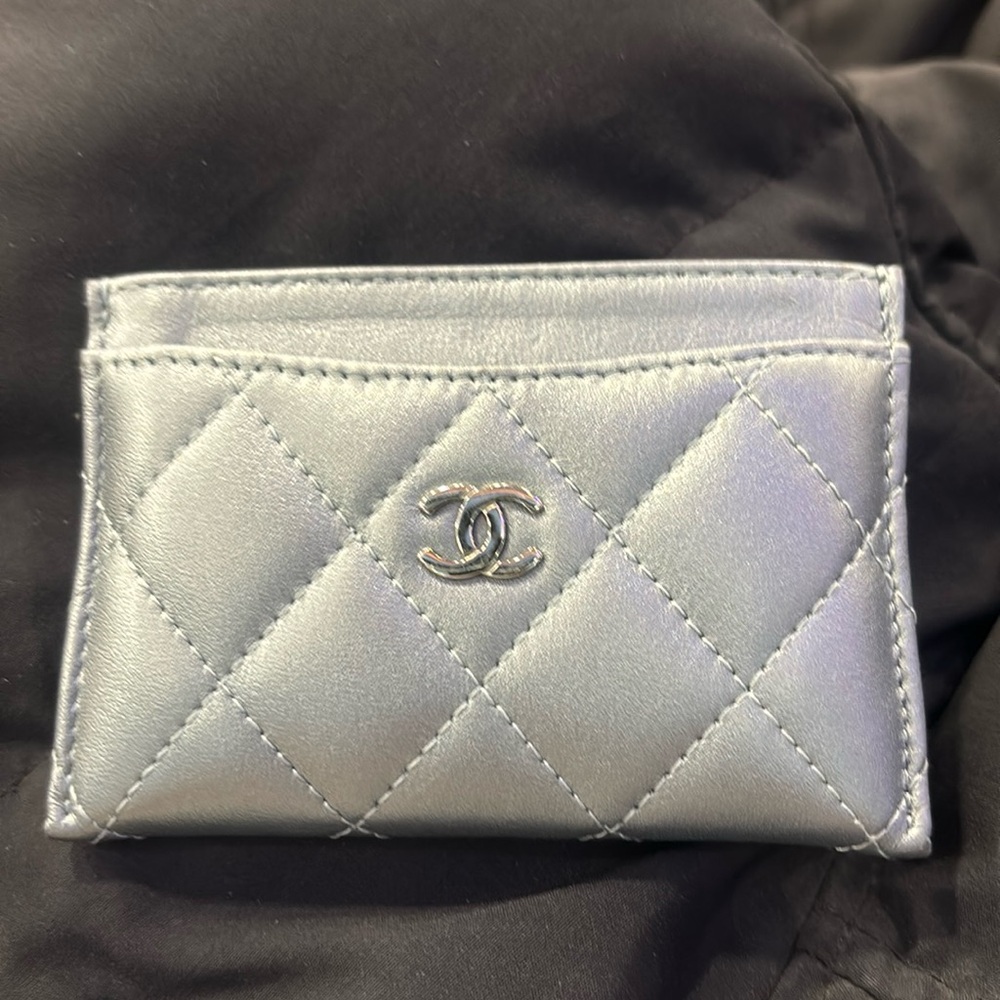 9️⃣5️⃣0️⃣ Authentic Chanel card holder. Limited edition. RARE